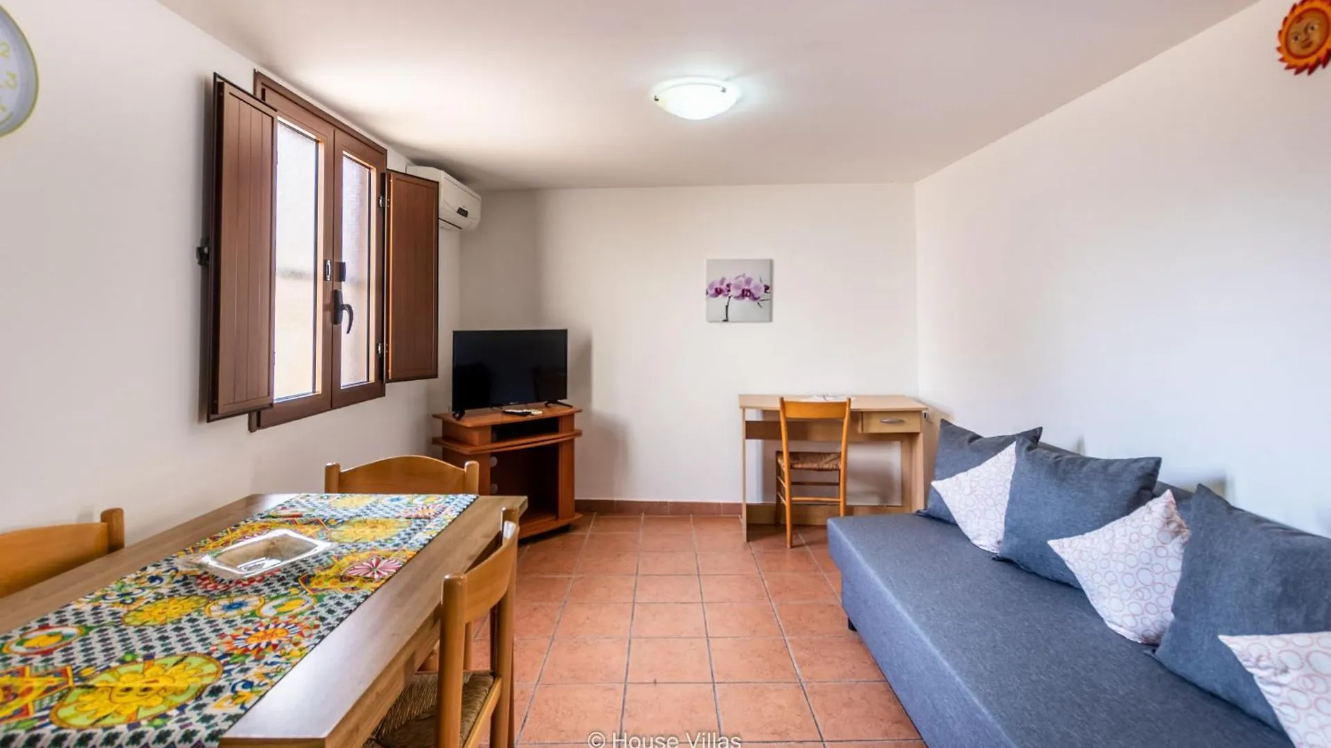 House & Villas - Iblea Apartments Avola 0*,  Italia